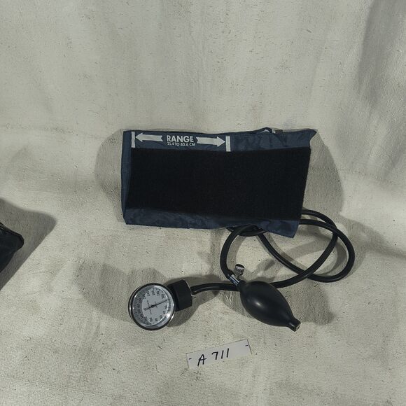 Manual Blood Pressure Monitor Upper Arm Cuff Aneroid Sphygmomanometer Machine - Picture 3 of 5